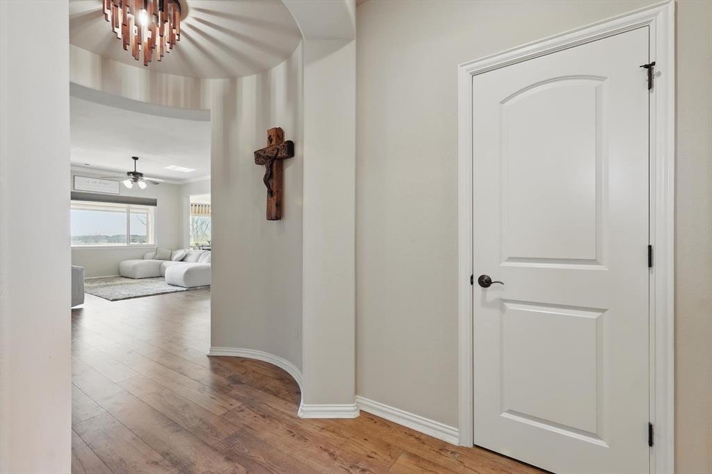 10112 Parkcrest Court Property Photo 5