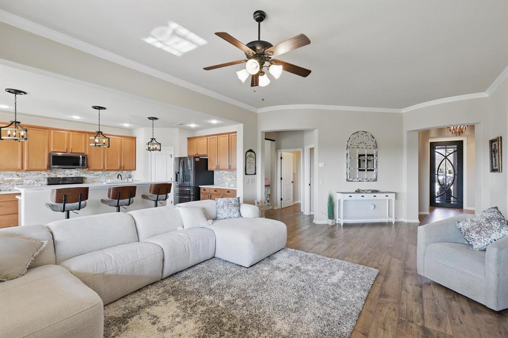10112 Parkcrest Court Property Photo 12
