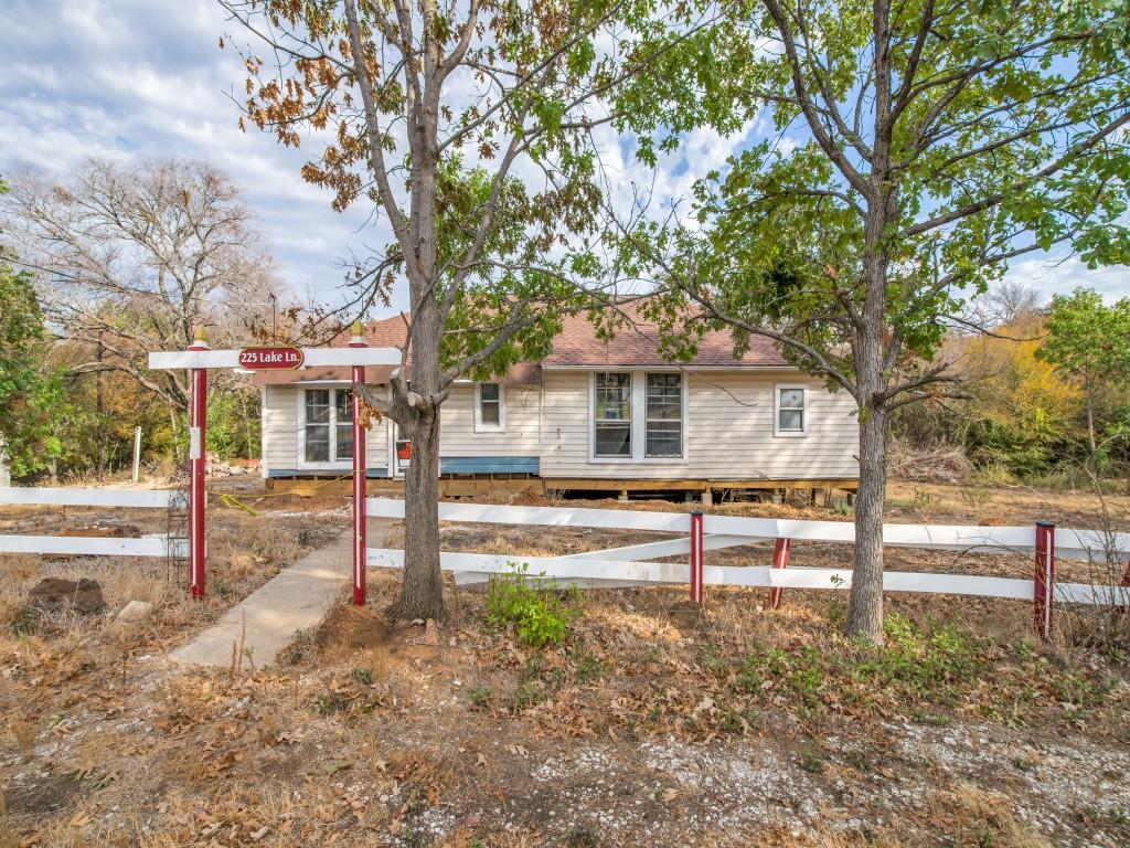 225 Lake Drive Property Photo