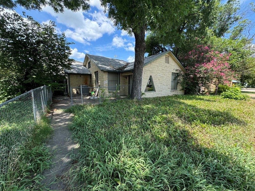 413 S Avenue G Property Photo