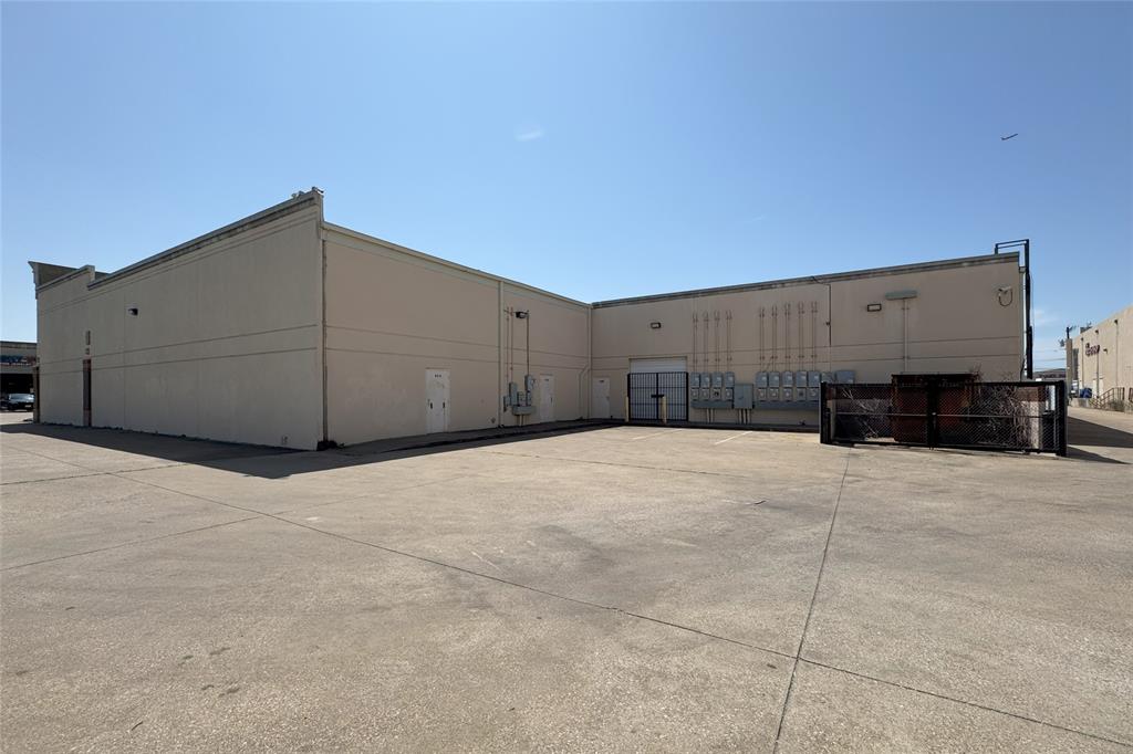 11526 Harry Hines Boulevard Property Photo 4
