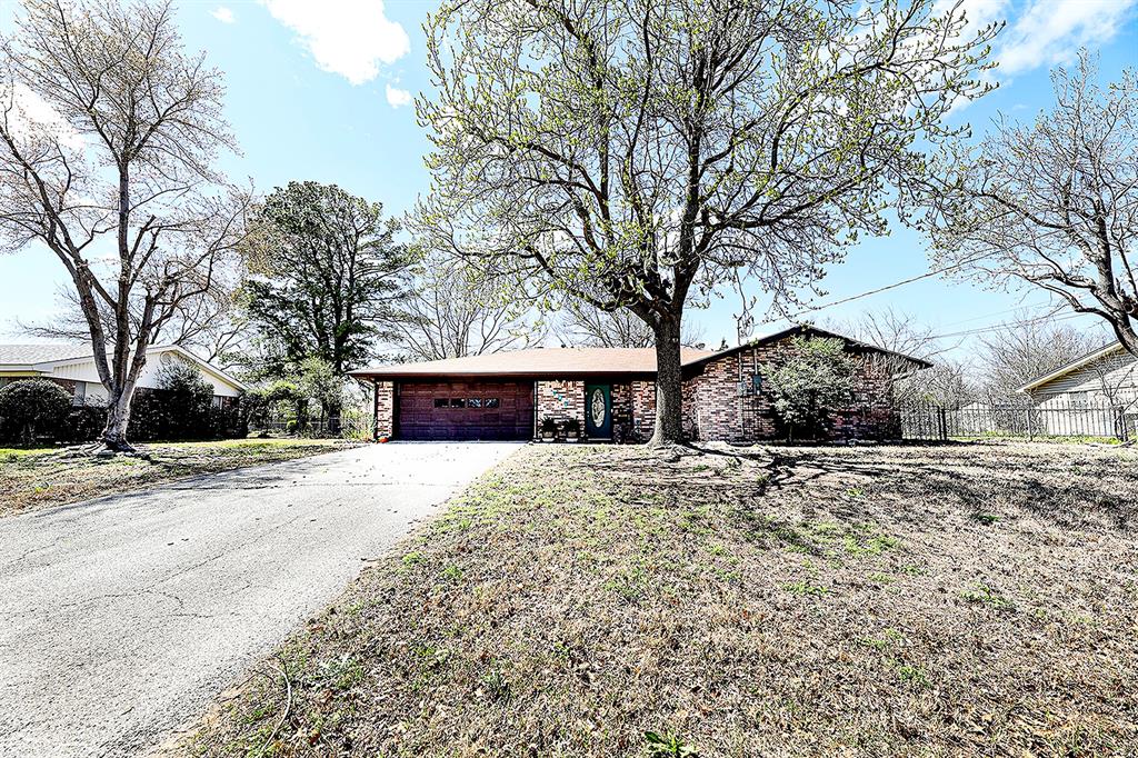 706 Lee Street Property Photo