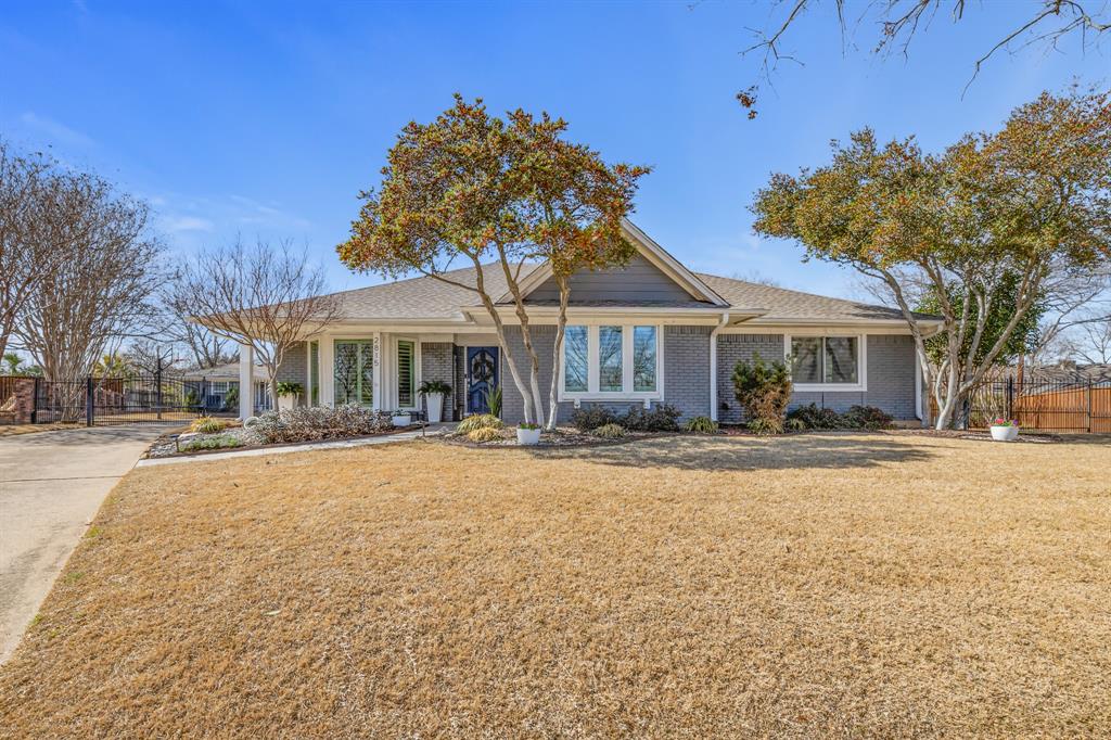 2815 East Court Property Photo