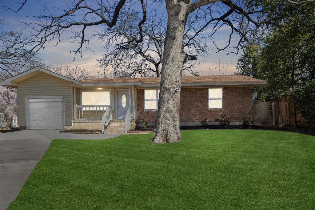 14 Lynwood Court Property Photo