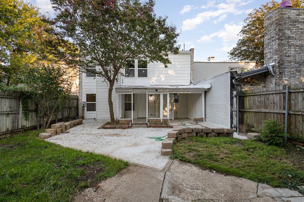 2104 Fleur De Lis Court Property Photo