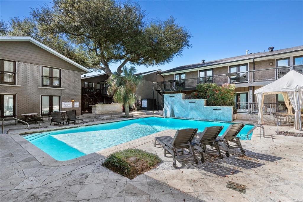 10211 Regal Oaks Drive 121 Property Photo 1