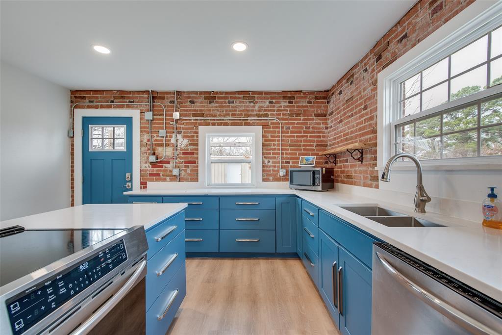 909 N Kaufman Street Property Photo