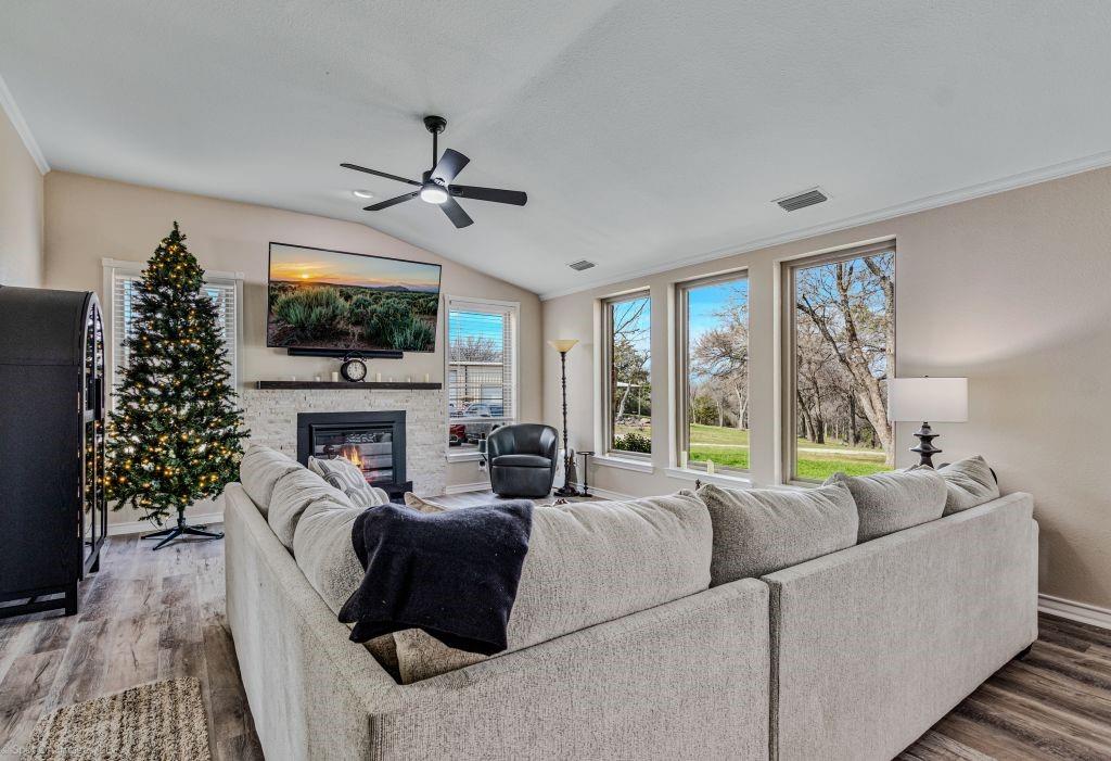 1646 Walnut Street Property Photo 6