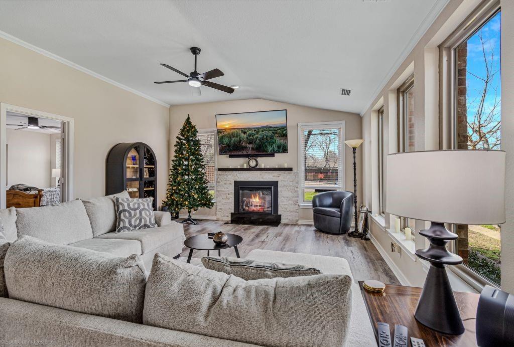 1646 Walnut Street Property Photo 7