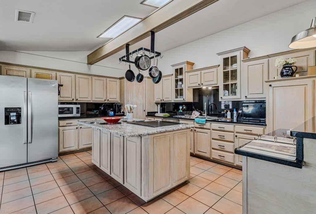 1646 Walnut Street Property Photo 9