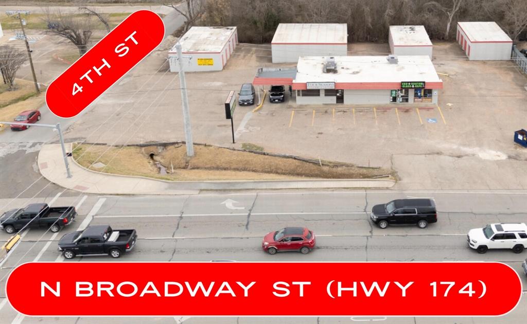 210 N Broadway Street Property Photo 1