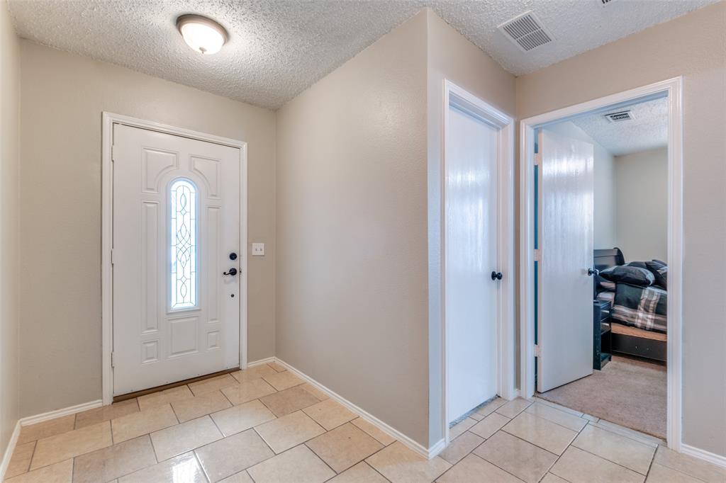 4819 Derby Lane Property Photo 3
