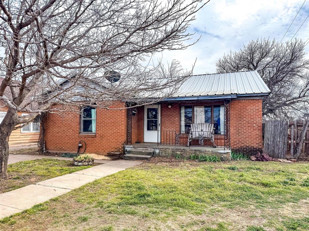 302 E Oliver Street Property Photo