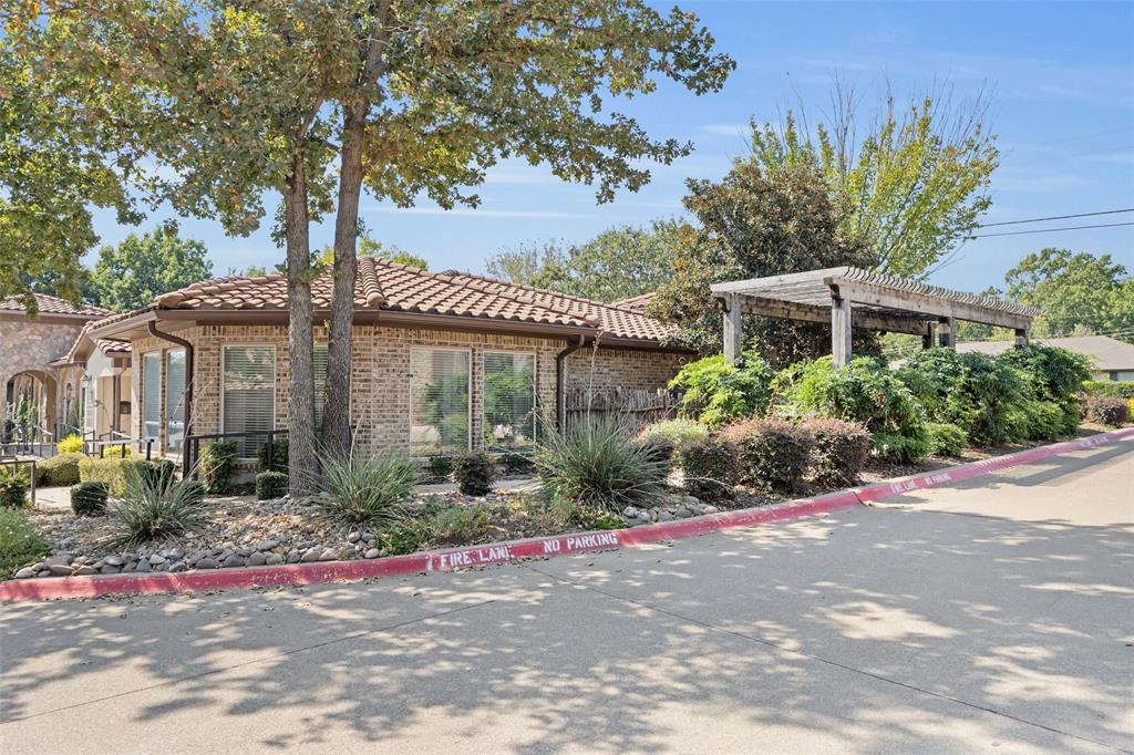 550 N Walnut Creek Drive 100-a,b,c,d Property Photo 4