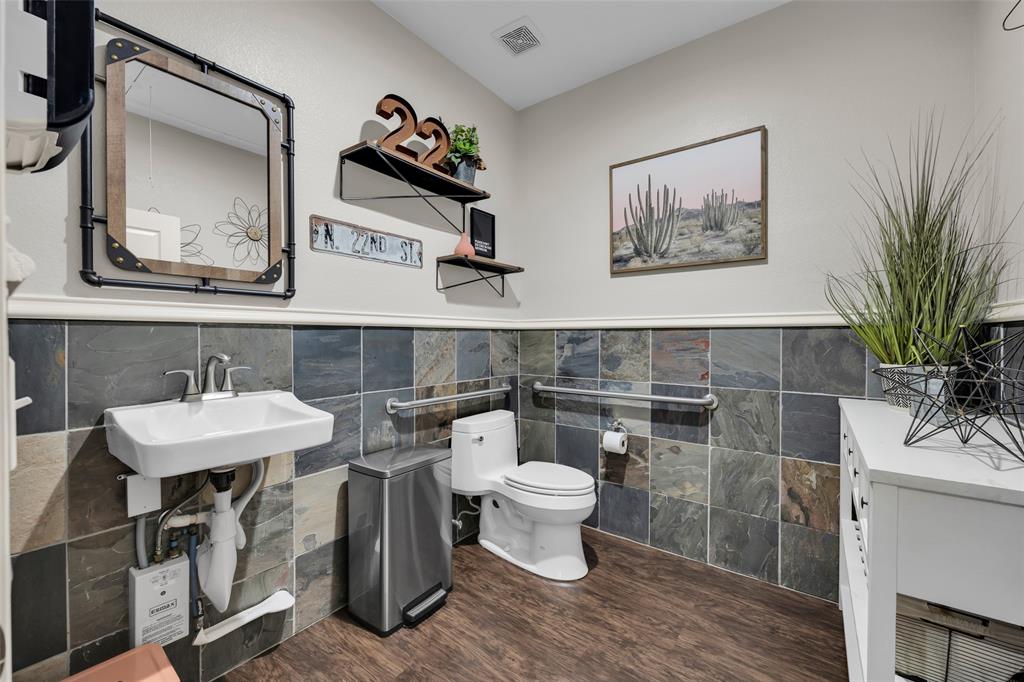 550 N Walnut Creek Drive 100-a,b,c,d Property Photo 14