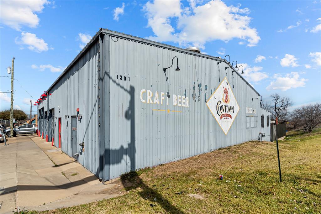 1301 E Belknap Street Property Photo