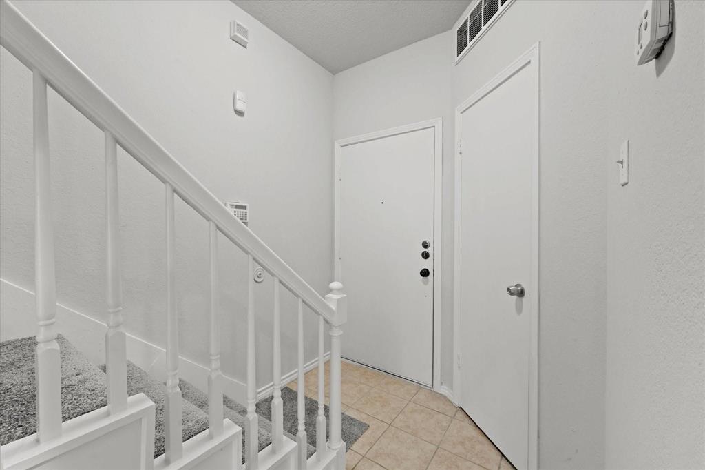 3550 Country Square Drive Property Photo 2