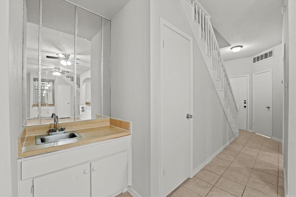 3550 Country Square Drive Property Photo 3