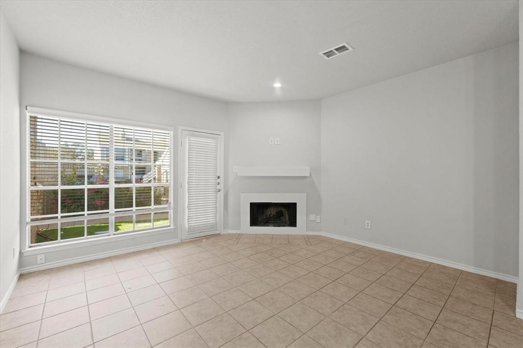 3550 Country Square Drive Property Photo 5