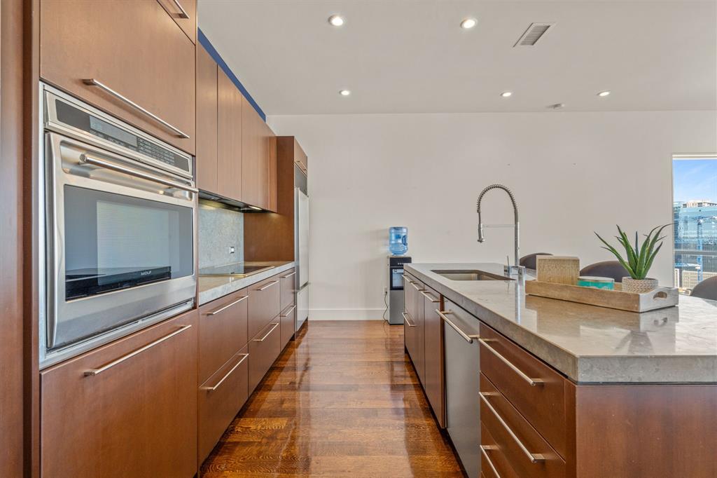2200 Victory Avenue Property Photo 7