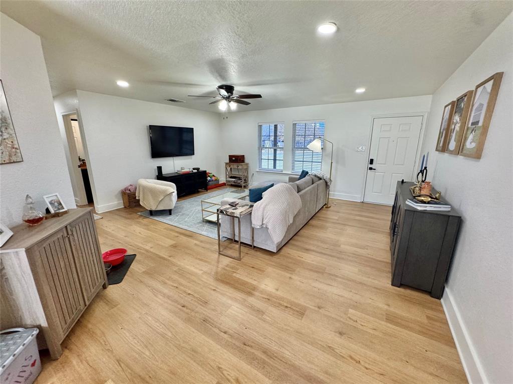 704 Shady Grove Court Property Photo 4