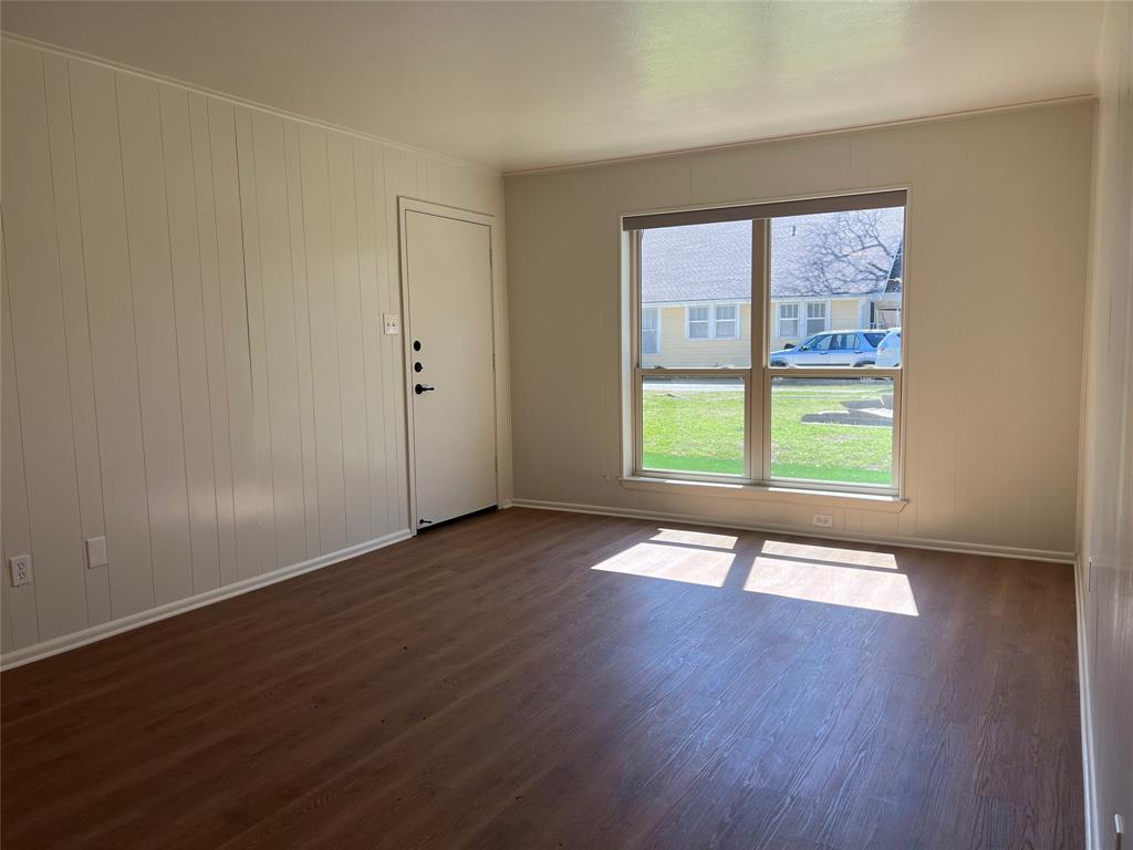 1201 N Austin Street Property Photo