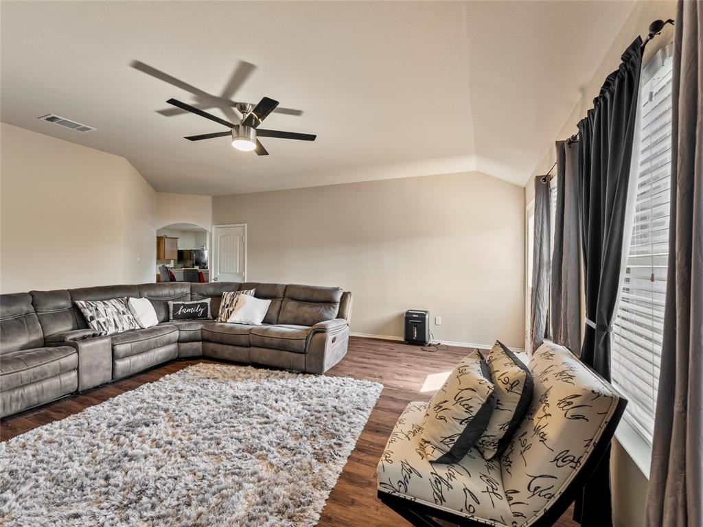 1800 Pioneer Way Property Photo