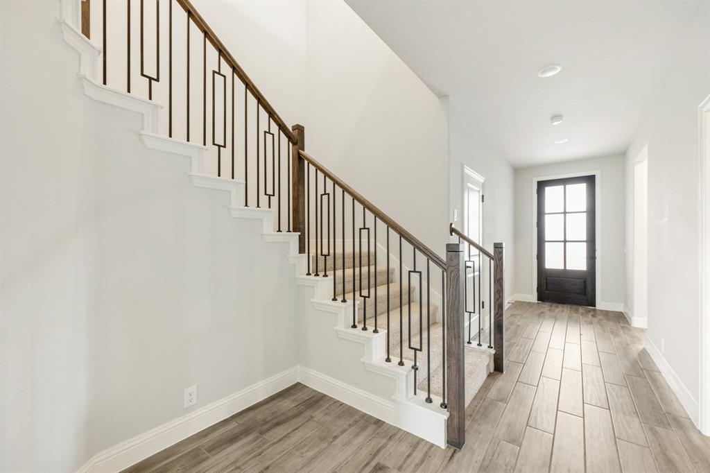 2009 Holland Drive Property Photo 4