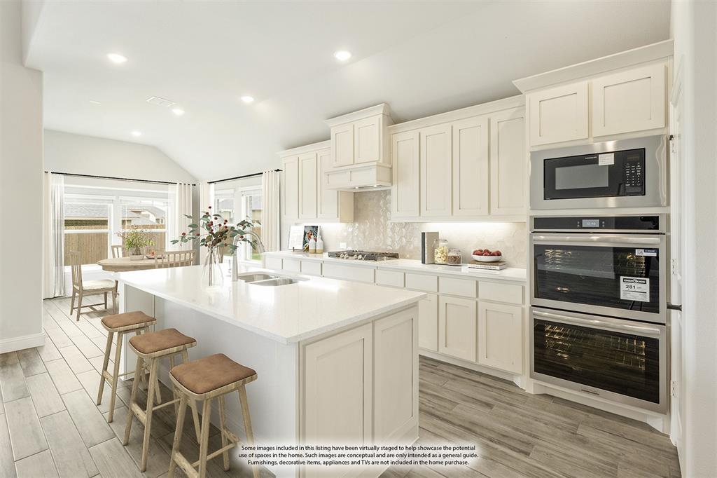 2009 Holland Drive Property Photo 12