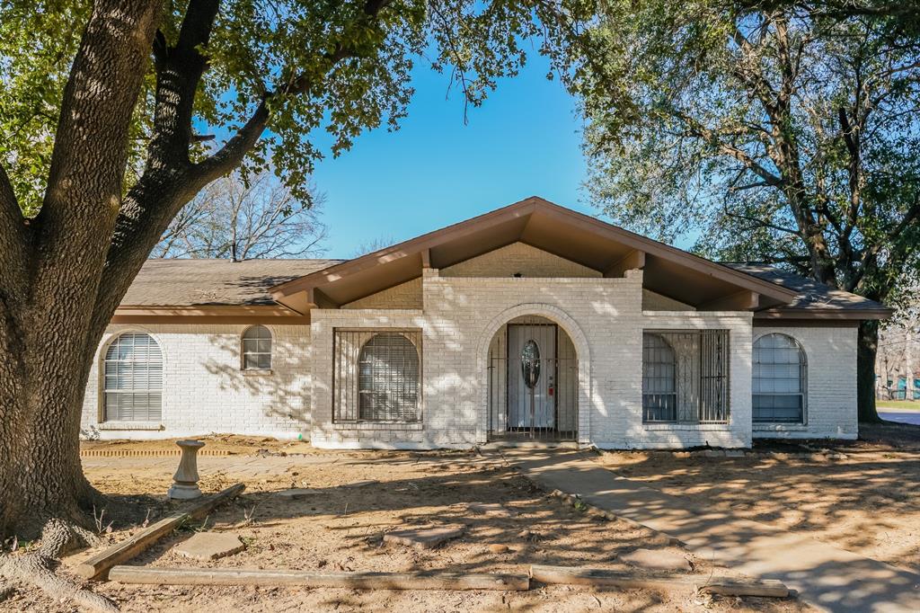 800 W Cheryl Avenue Property Photo