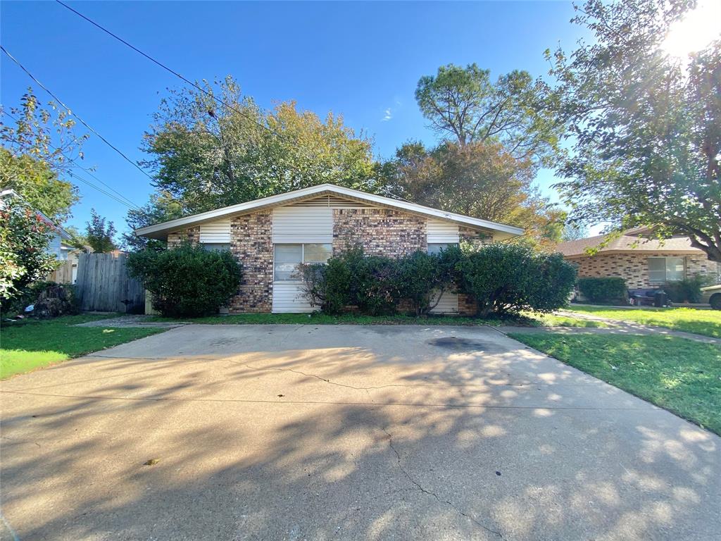 703 N Oak Street Property Photo