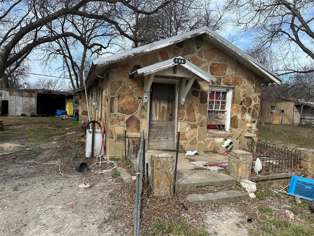 108 S Anderson Street Property Photo 1
