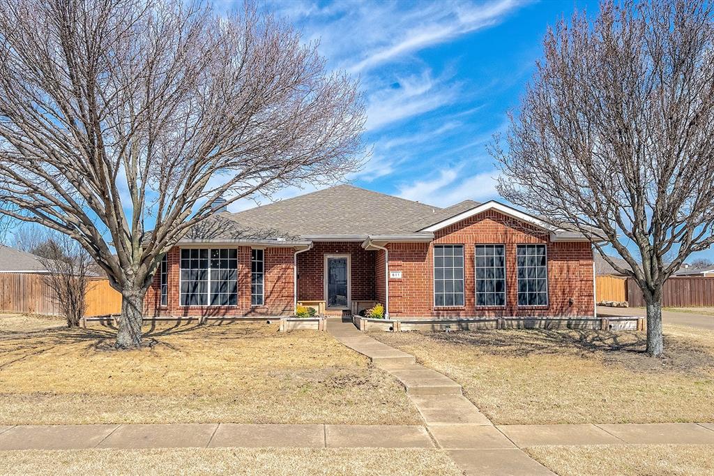 611 Comanche Trail Property Photo