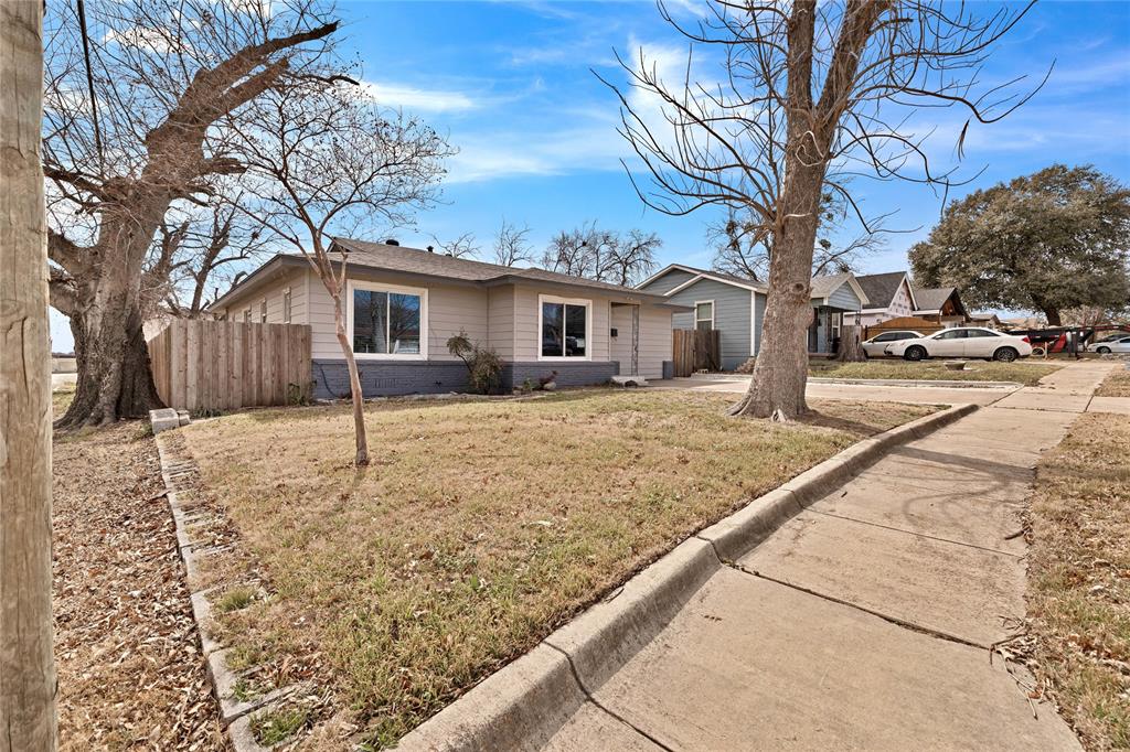 1201 W Felix Street Property Photo