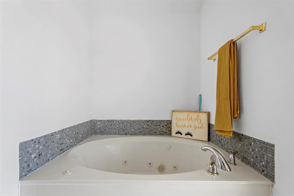 3926 Rolling Oaks Drive Property Photo 10
