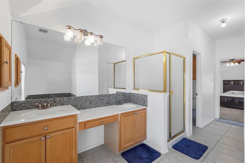 3926 Rolling Oaks Drive Property Photo 12
