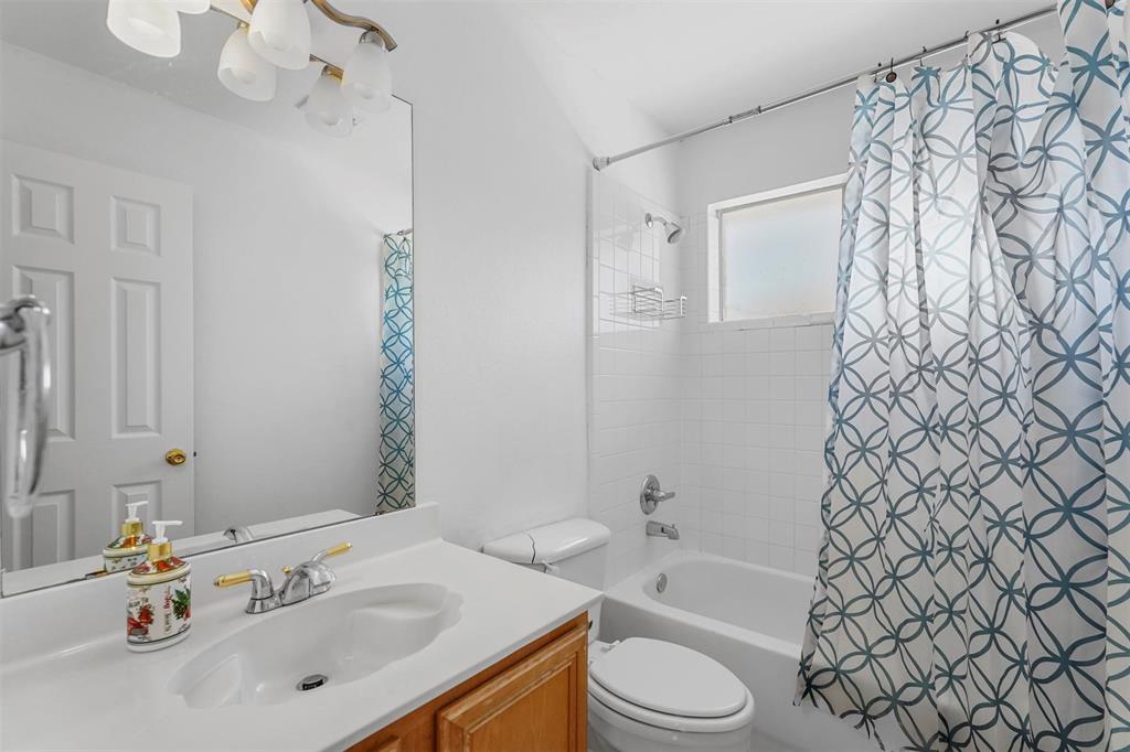 3926 Rolling Oaks Drive Property Photo 17