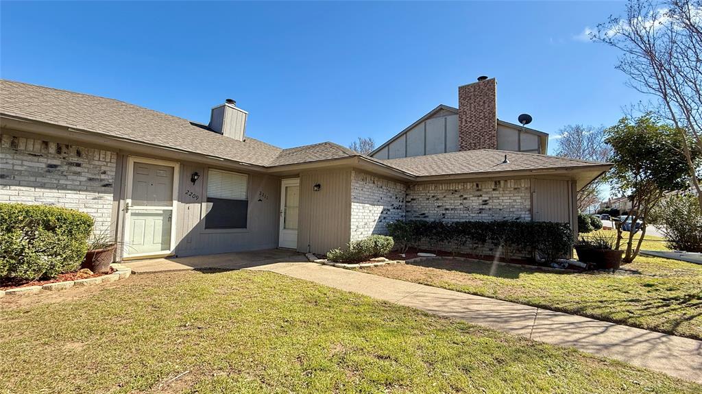 2211 Madrid Court Property Photo 1