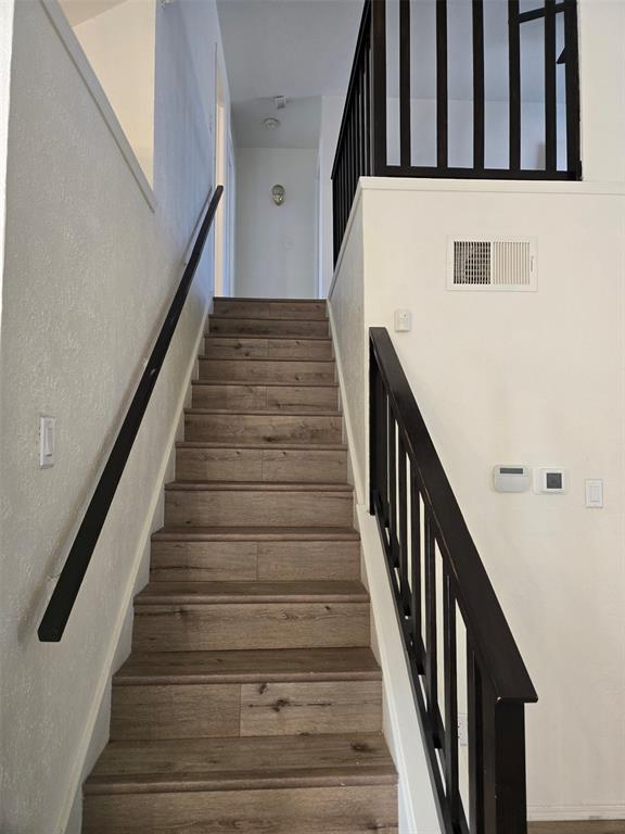 1553 Windsor Drive Property Photo 8
