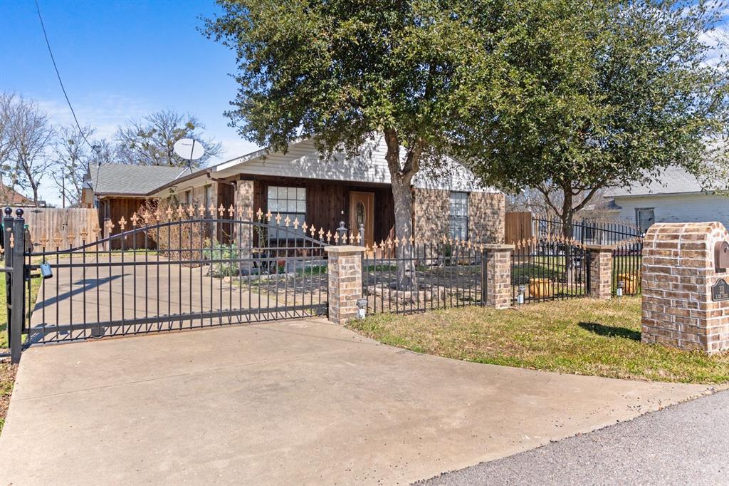 311 E 9th Street Property Photo