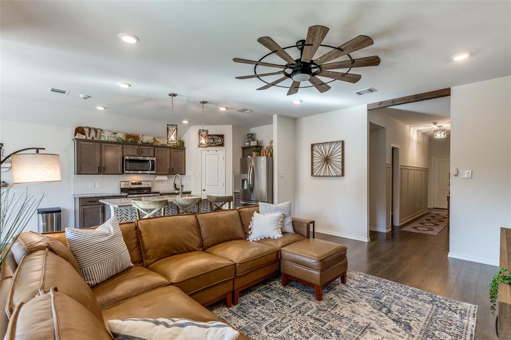 6208 Bracken Drive Property Photo 4