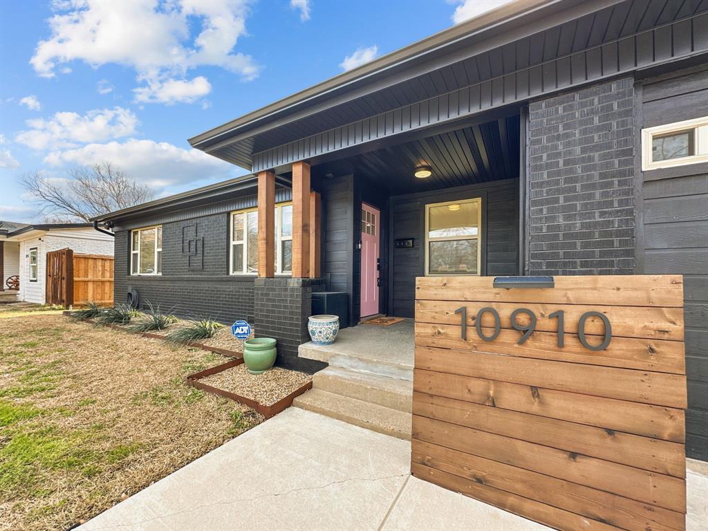 10910 Park Oak Circle Property Photo