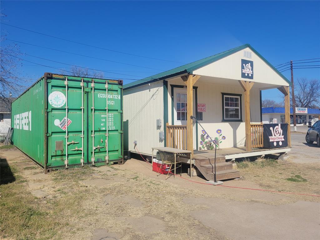 1041 Fourth Property Photo 2