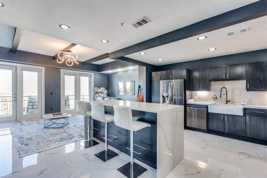 5055 Addison Circle Property Photo