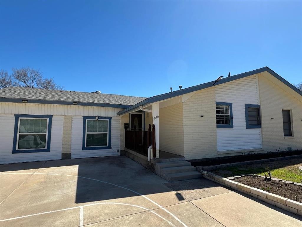 3600 Sheridon Drive Property Photo