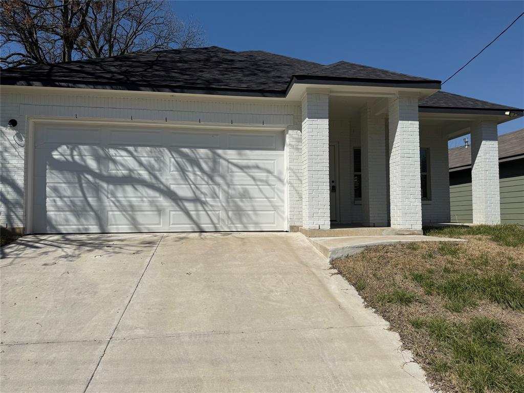 1423 E Waco Avenue Property Photo