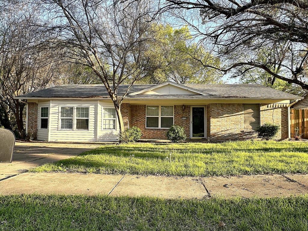 218 E Kansas Street Property Photo