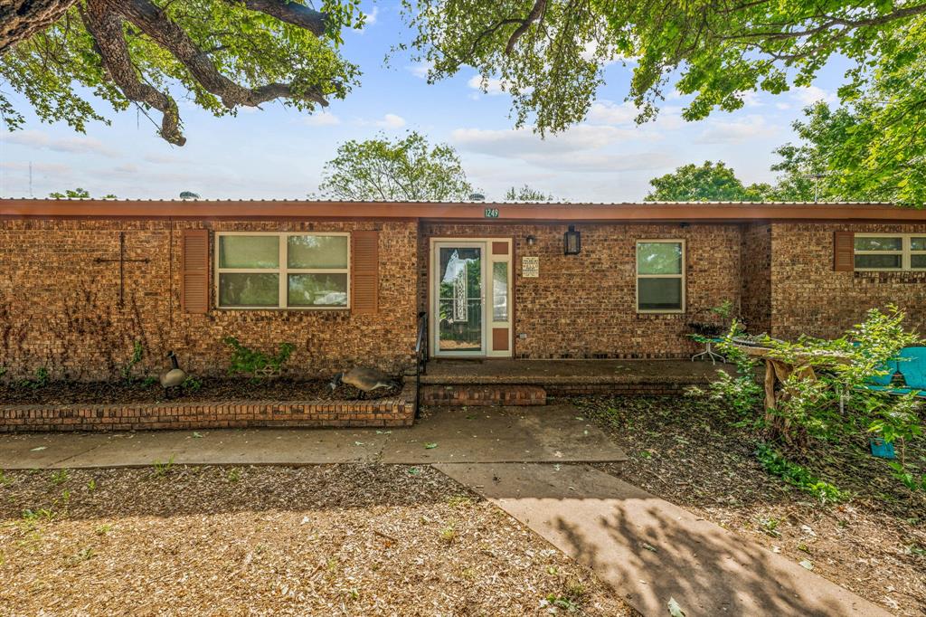 1249 N Travis Street Property Photo