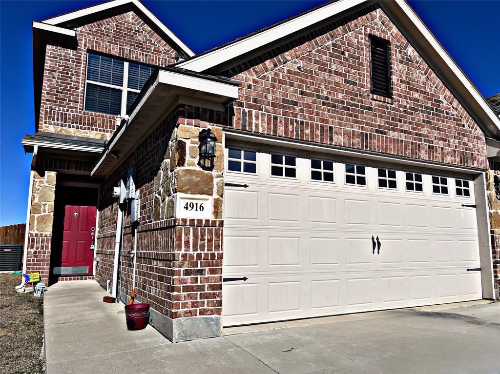 4916 Villas Drive Property Photo