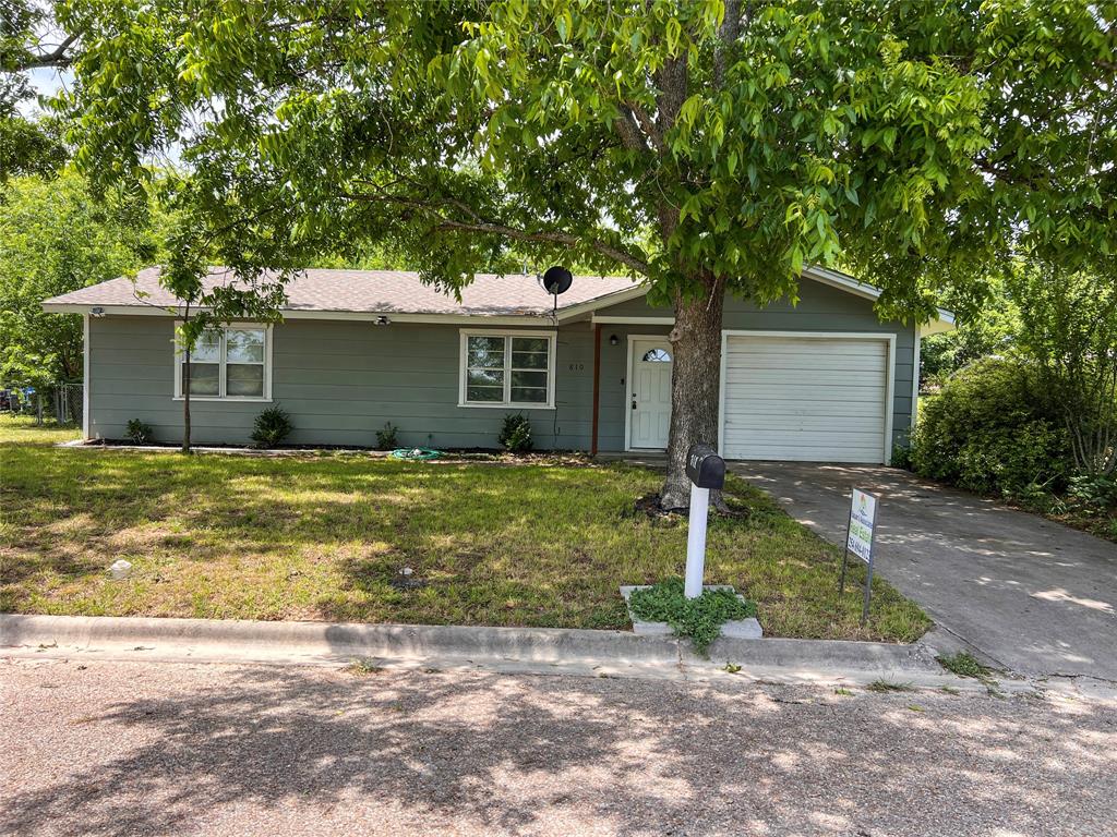 810 N Avenue F Property Photo